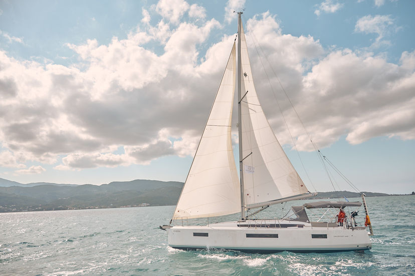 Jeanneau 40 Nymeria | Water-maker, Solar Panel, Teak Cockpit