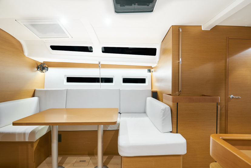Jeanneau 40 Nymeria | Water-maker, Solar Panel, Teak Cockpit