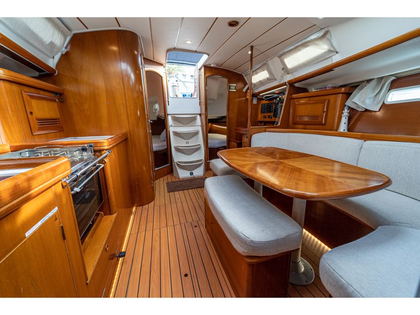 Beneteau 393 Aeolian Too (Solar, heating, Plotter)