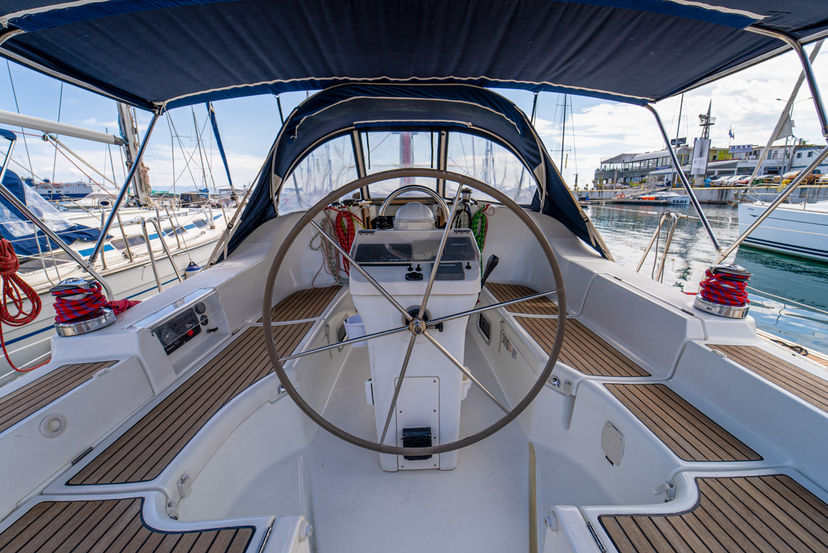 Beneteau 393 Aeolian Too (Solar, heating, Plotter)