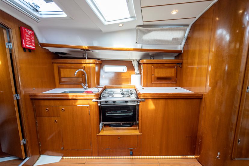 Beneteau 393 Aeolian Too (Solar, heating, Plotter)