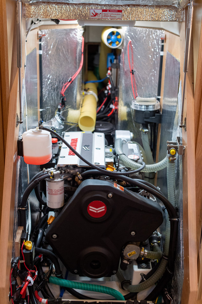Bavaria Yachtbau C42 Karpouzi | A/C, Bow Thruster, Full teak deck