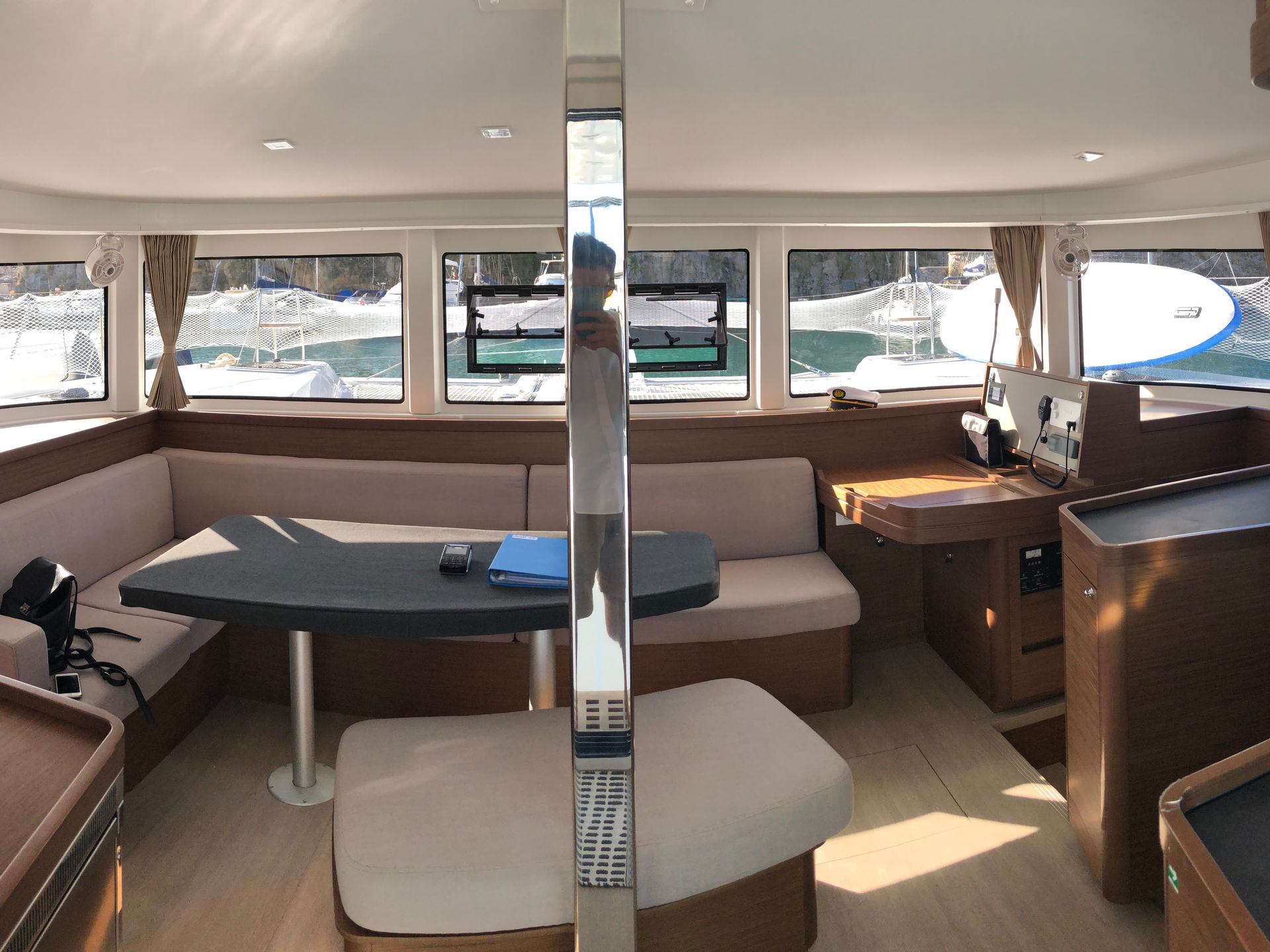 4071722370000103625_interior.jpg
