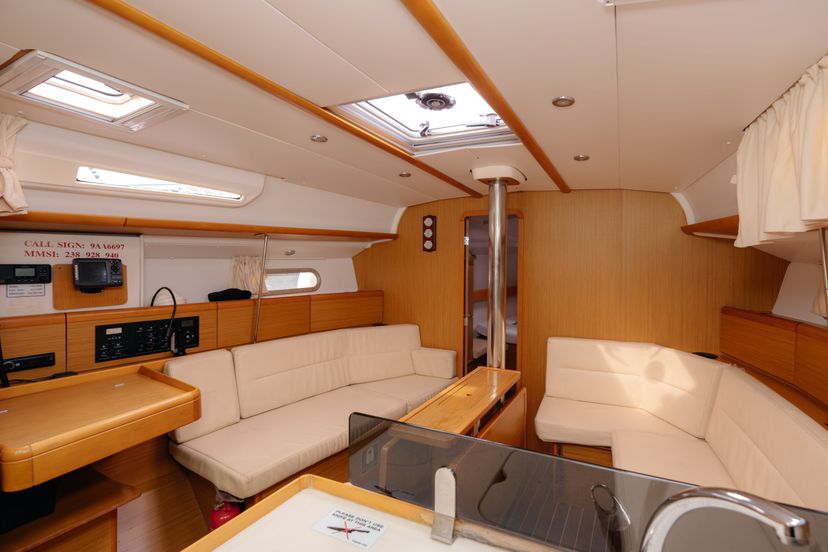 Jeanneau 42 Classic