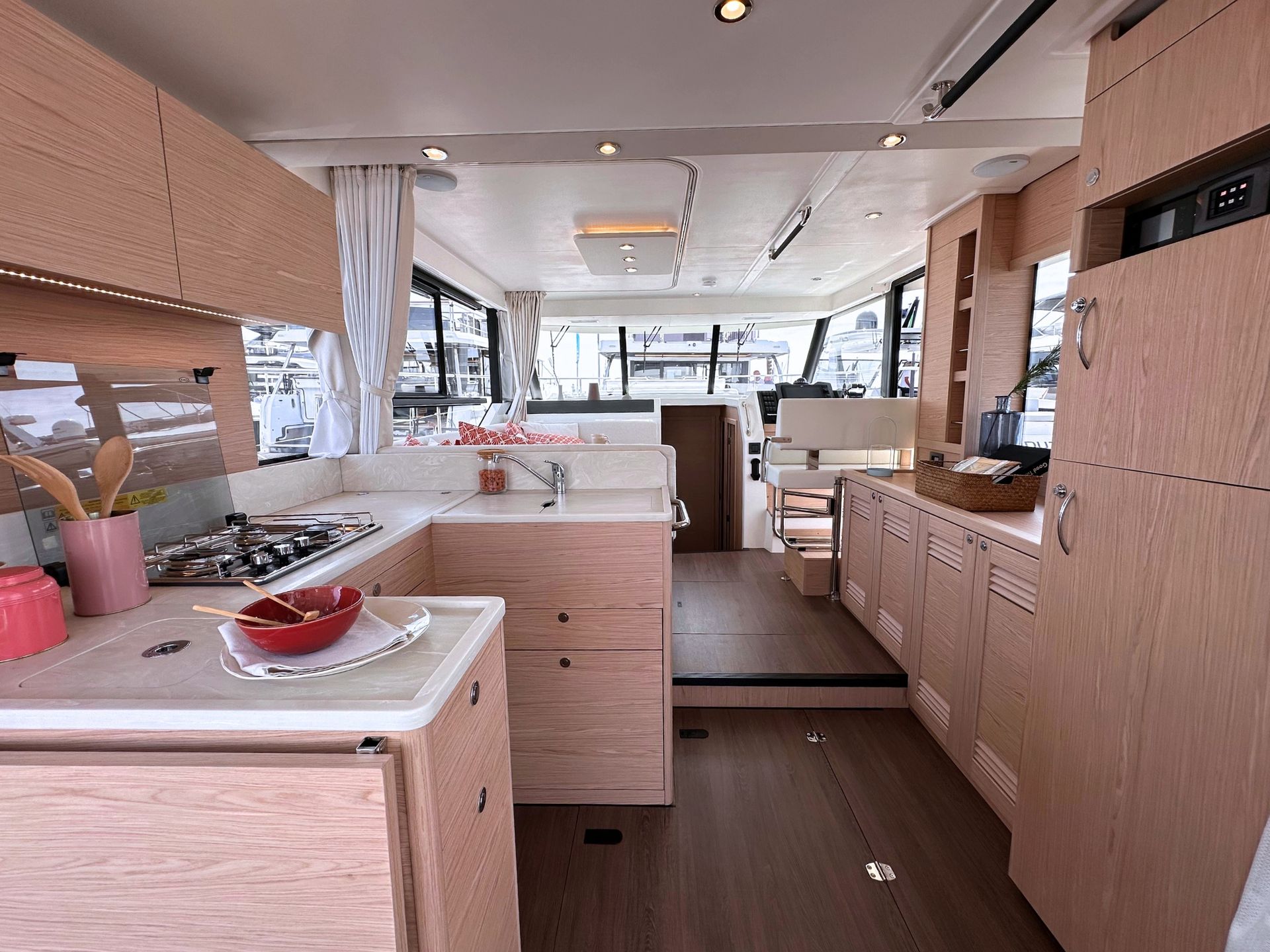 42093581623100174_Swift-Trawler-41-fly-00002.jpg
