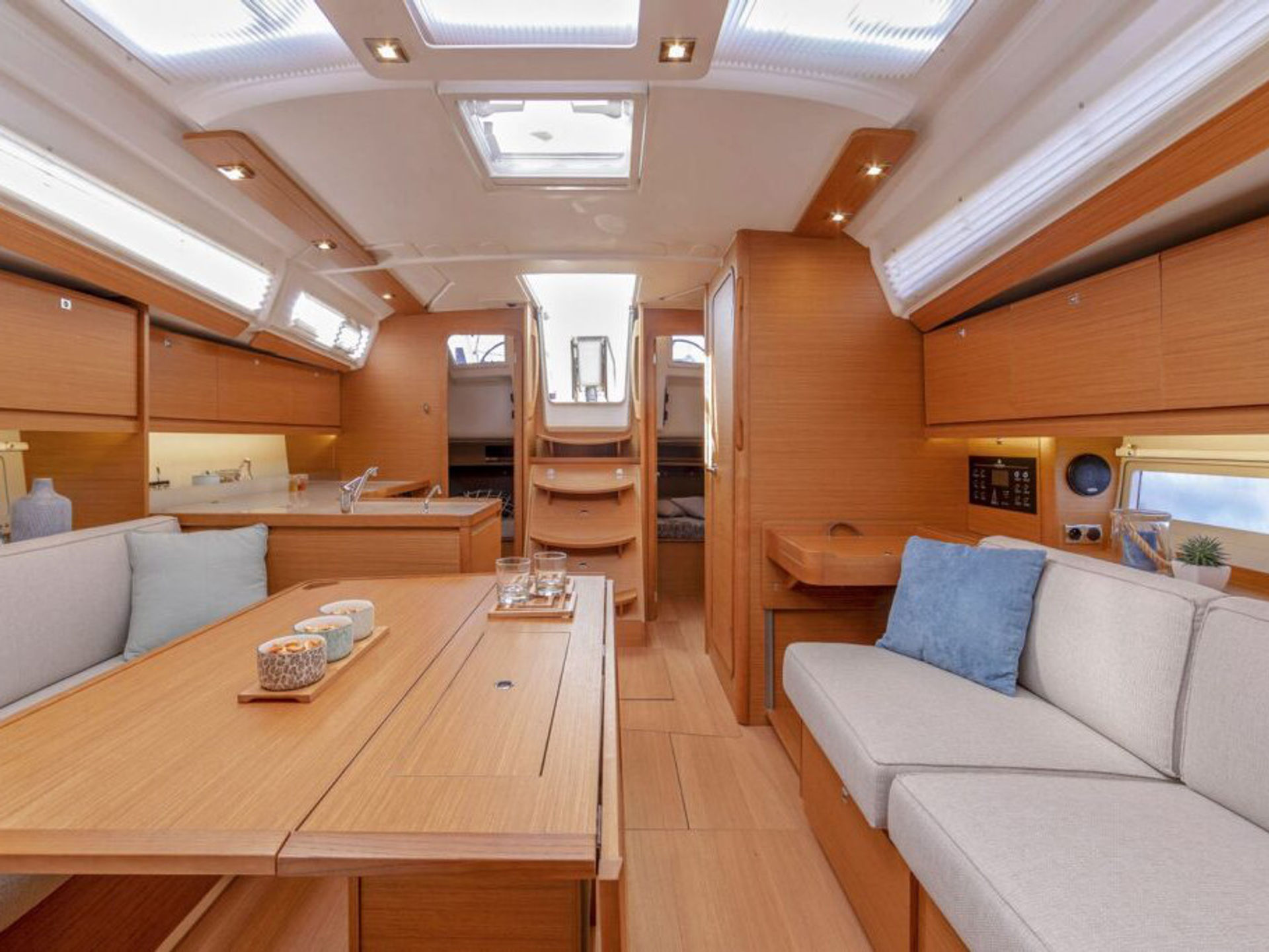 4237556410000105875_MS_interior.jpg
