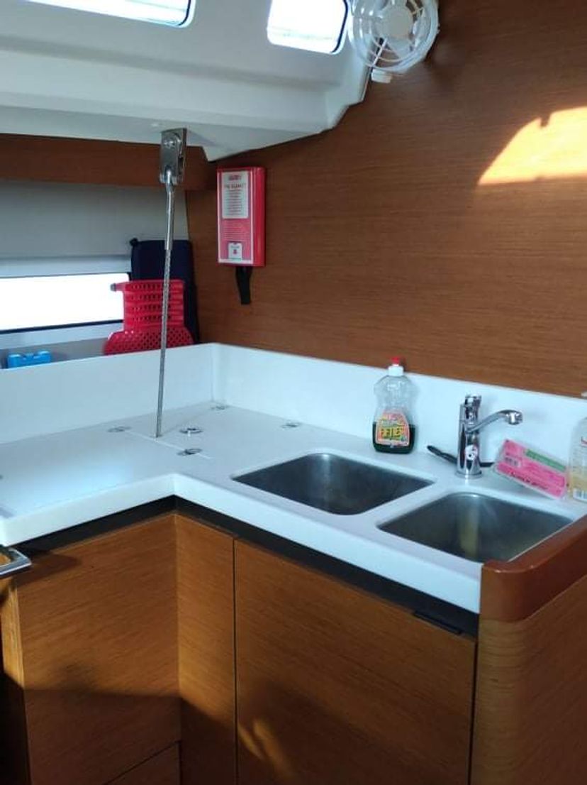 Jeanneau 40 Celene - new watermaker 2022!