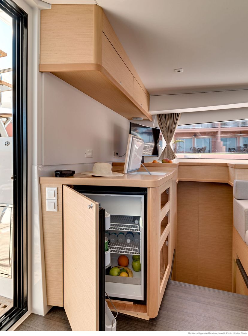 Lagoon 42 Utopia | A/C, Gen, Watermaker, 12 pax