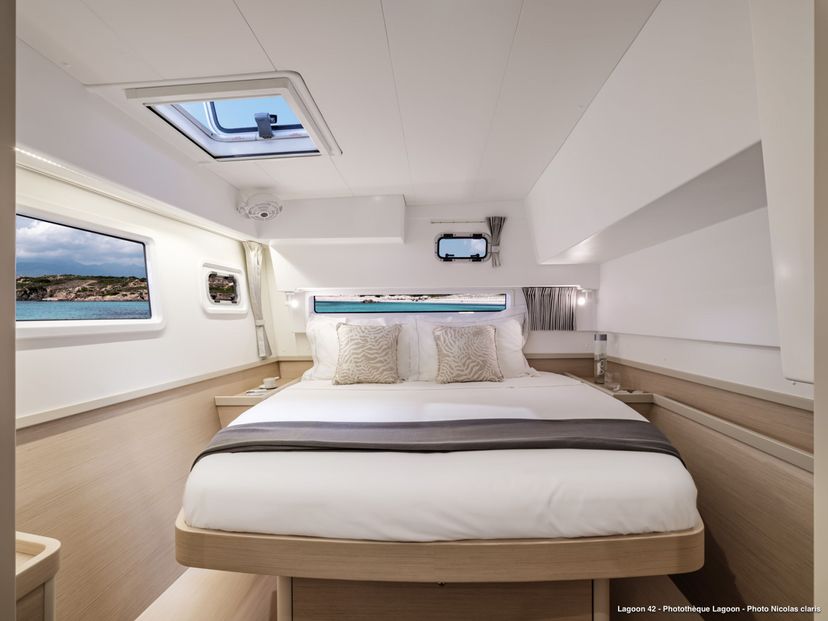 Lagoon 42 Utopia | A/C, Gen, Watermaker, 12 pax