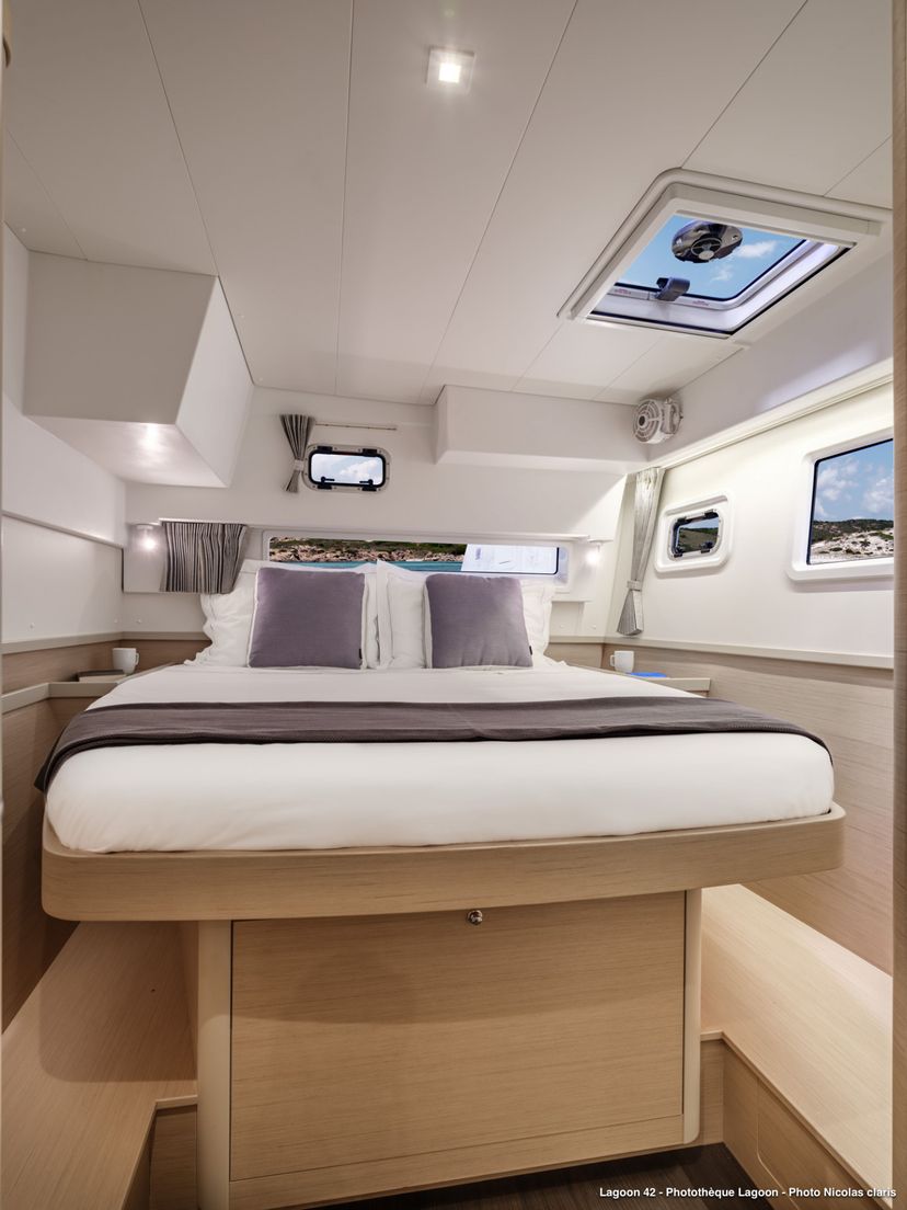 Lagoon 42 Utopia | A/C, Gen, Watermaker, 12 pax