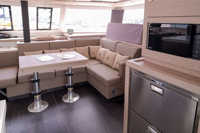 Fountaine Pajot 42 Lalena (WM - A/C - Generator)