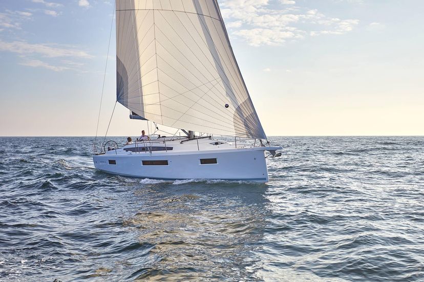 Jeanneau 410 First Date