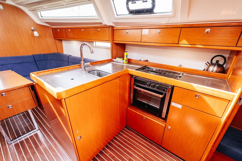 Bavaria Yachtbau 37 Blue Tone