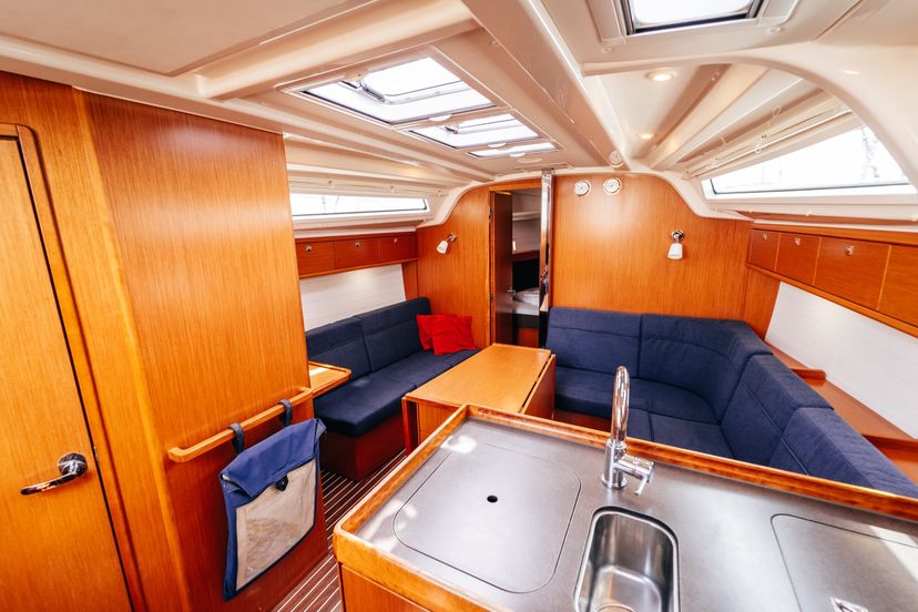 Bavaria Yachtbau 37 Blue Tone