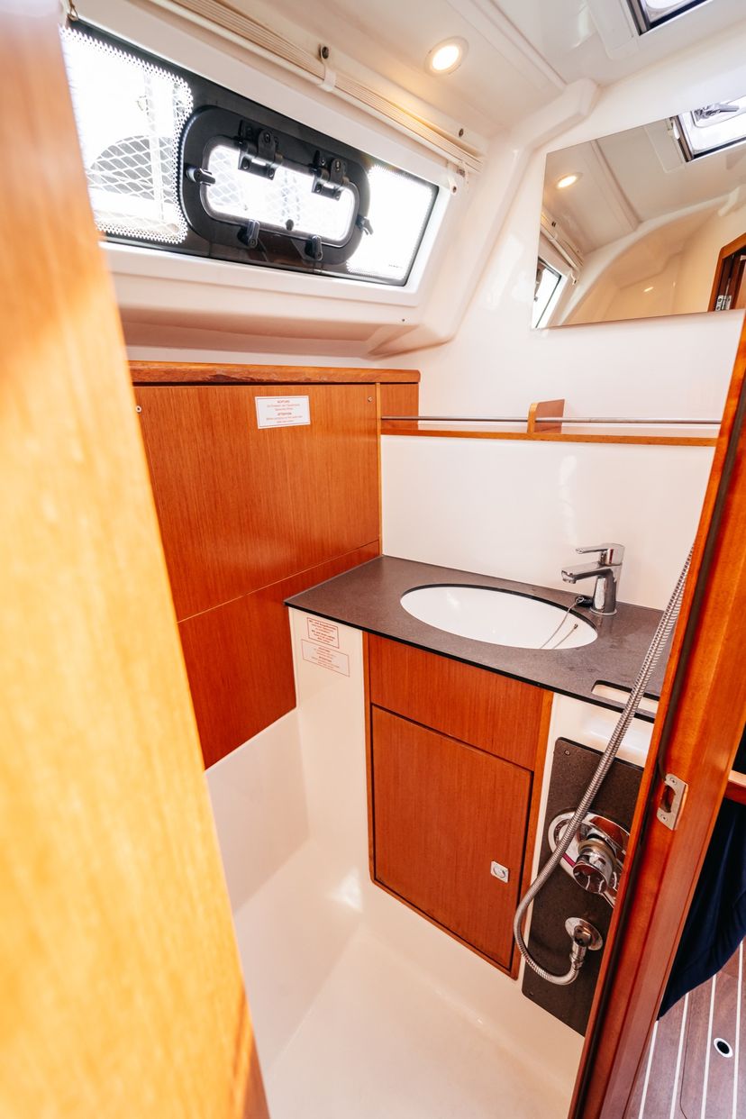 Bavaria Yachtbau 37 Blue Tone