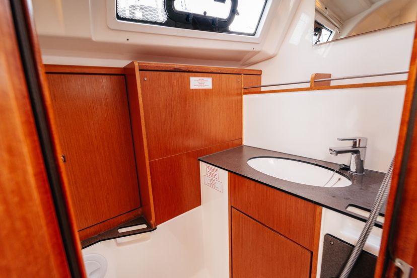 Bavaria Yachtbau 37 Blue Tone