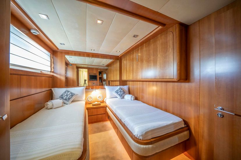 Falcon Yachts 11 Sanref
