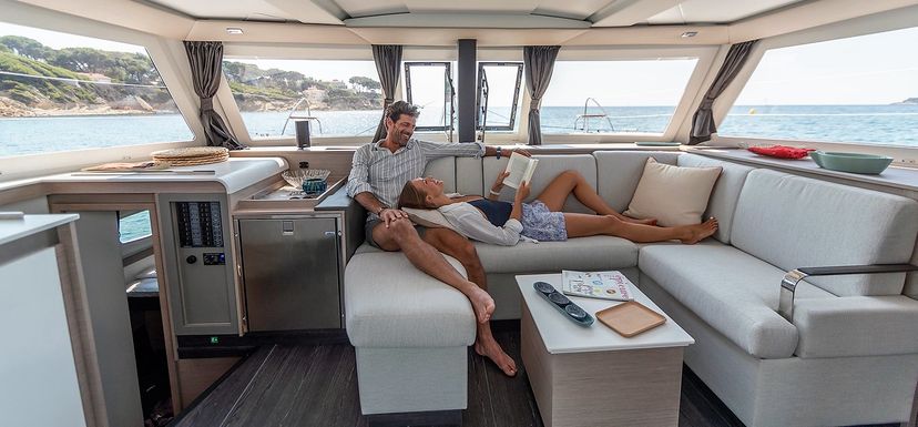 Fountaine Pajot 40 ALMIRIKI