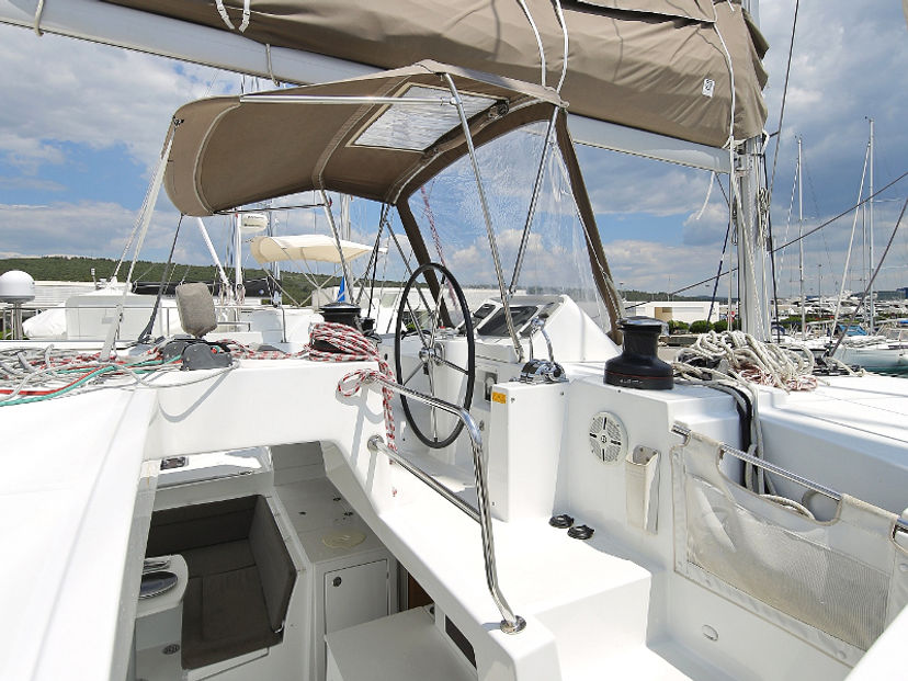 Lagoon 45 LADIES&GENTLEMEN