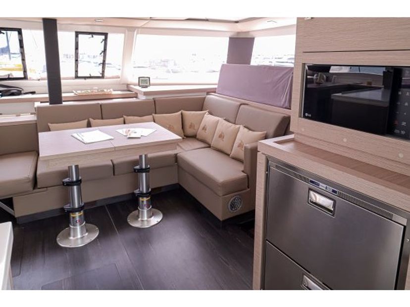 Fountaine Pajot 42 Lalena (WM - A/C - Generator)