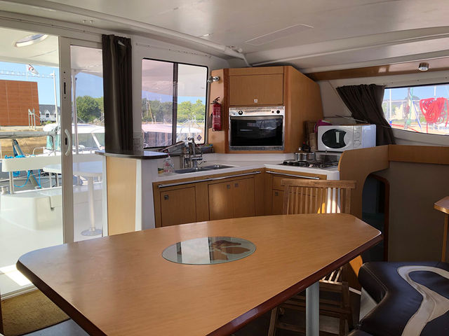 Fountaine Pajot 41 Curieuse