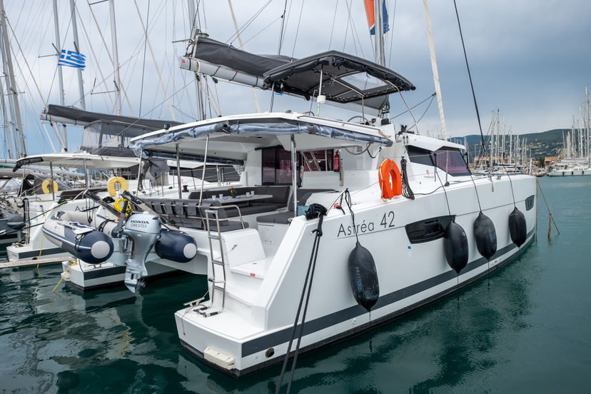 Fountaine Pajot 42 Orestes