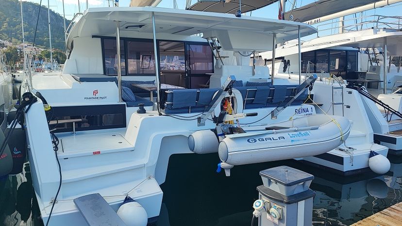 Fountaine Pajot 42 Reina