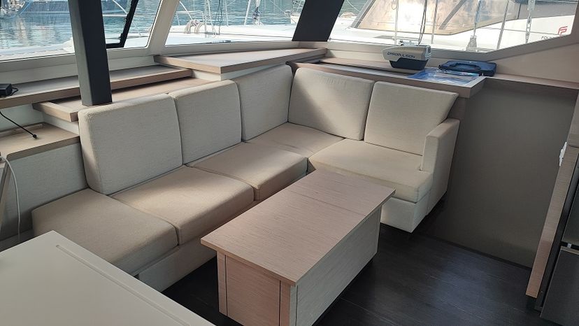 Fountaine Pajot 42 Reina