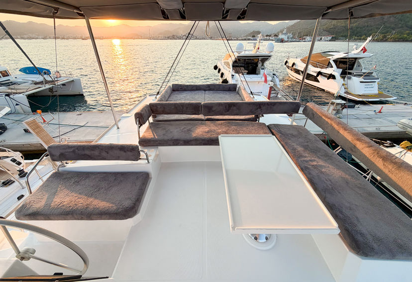 Bali Catamarans 4.8  Luna