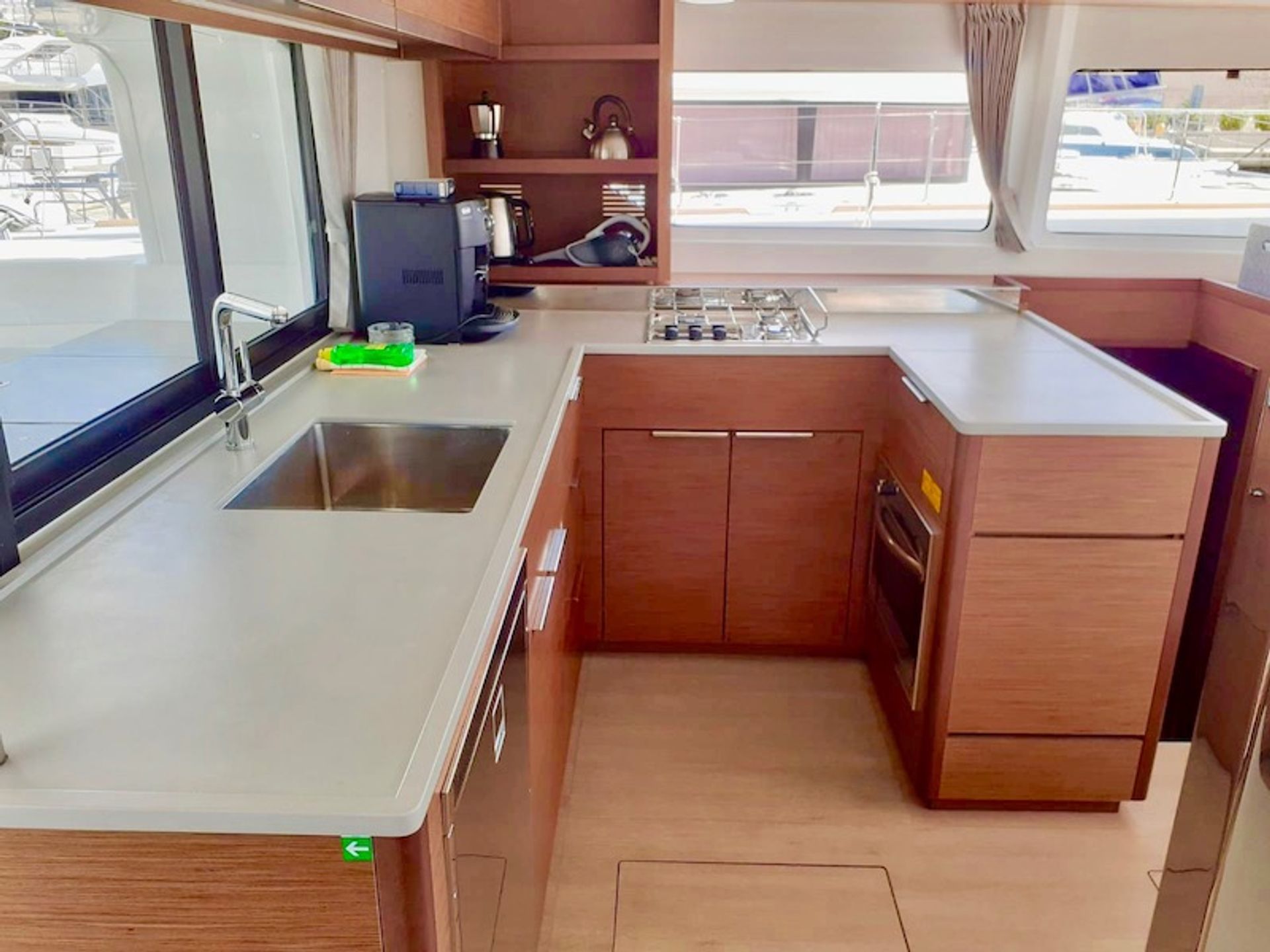 4558518020000100168_Yachting_2000__Lagoon_4637493e3b-36f6-488f-a0bb-5f938d56d90e.jpg