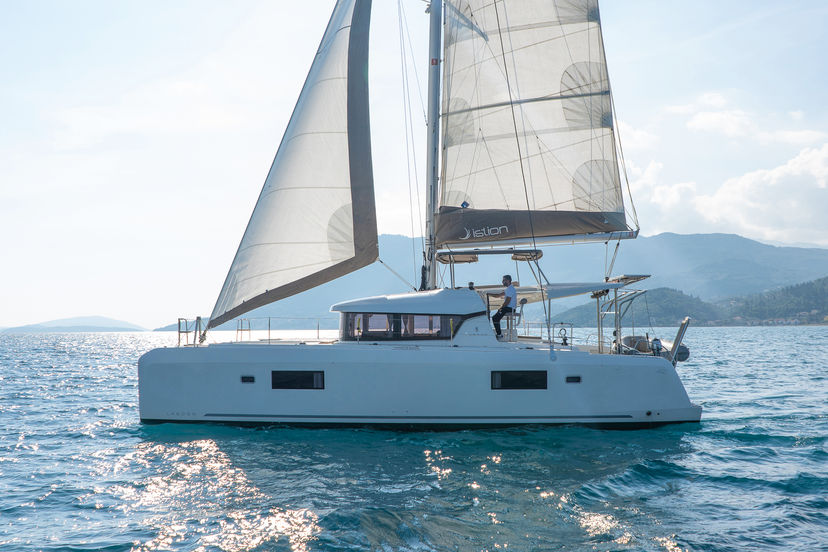 Lagoon 42 Pulsar