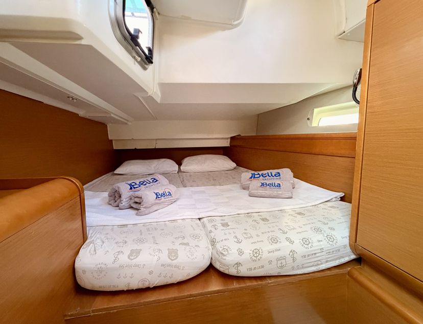 Jeanneau 43 Classic