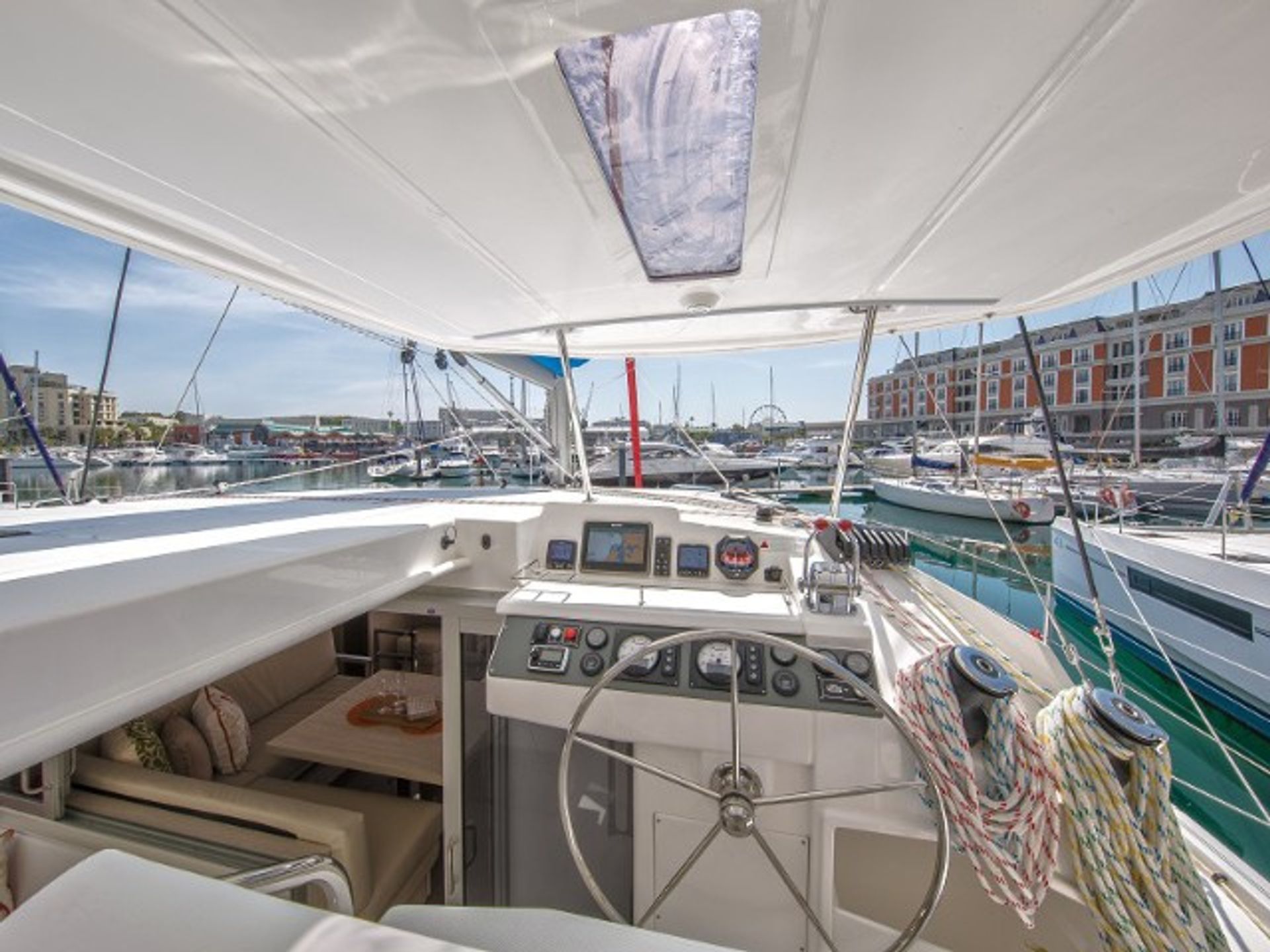4608514430000102889_Sunsail404-8_ext1.jpg