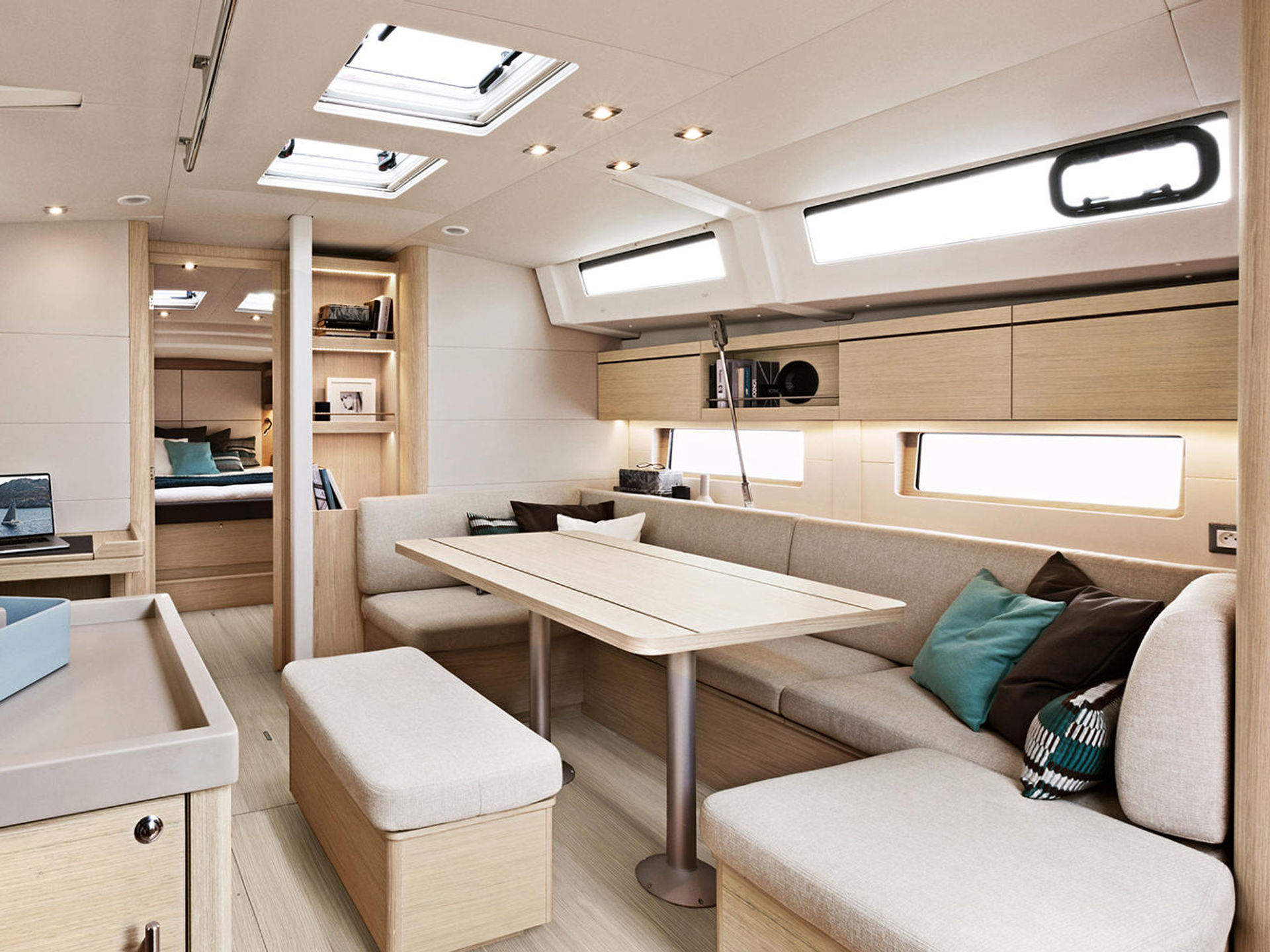 4611620680702973_oceanis46.1_interieur_lumiere.jpg