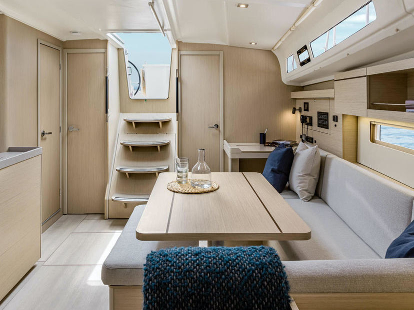 Beneteau 40 Vienna Nano | Solar Panel, Inverter, Bow Thruster