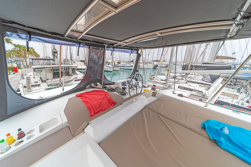Bali Catamarans 4.1 Crystal Waters