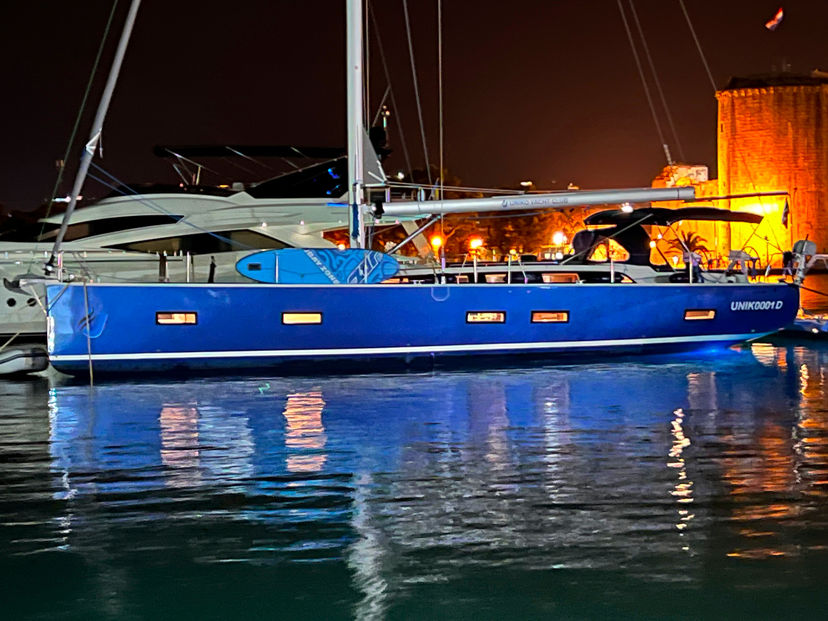 D&D Yachts 54 Aurora Blu