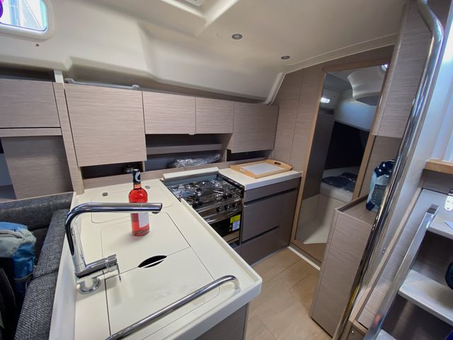 Hanse Yachts 45 ZOE (Generator, Watermaker, Full teak deck, Pearl Grey Hull)