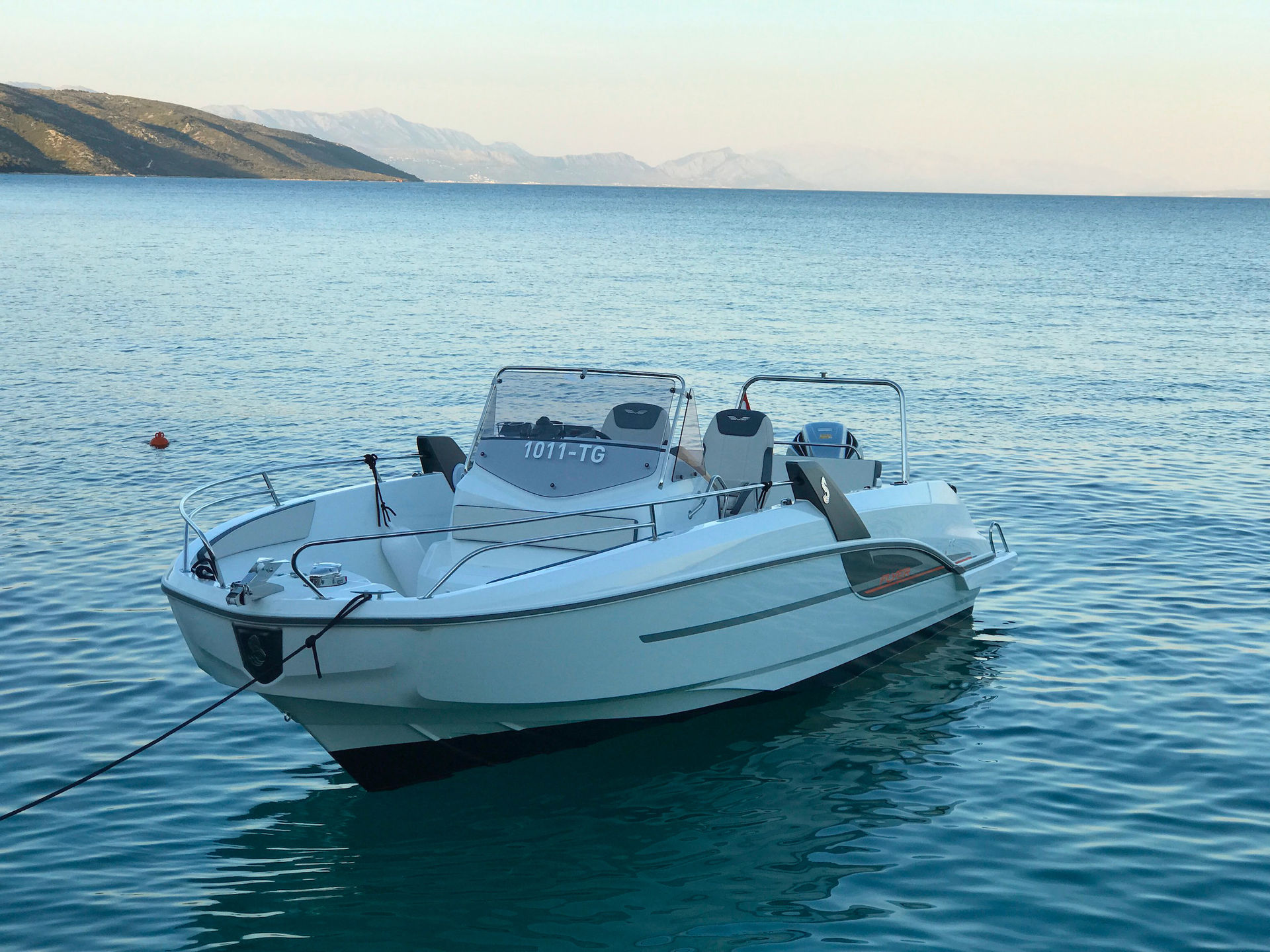 4857509620000101571_Beneteau_7.7.SD_ext.jpg