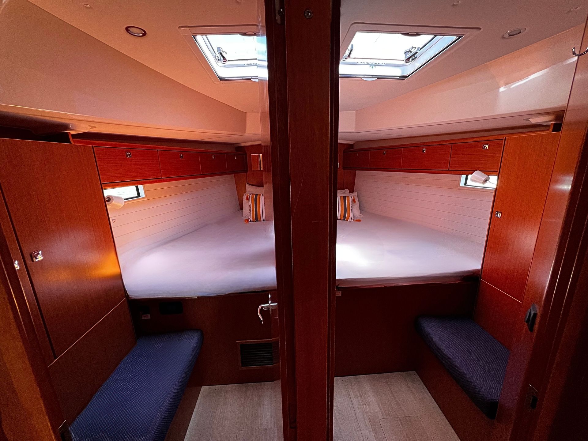 4883851375606044_front_berth_split_in_2.jpg