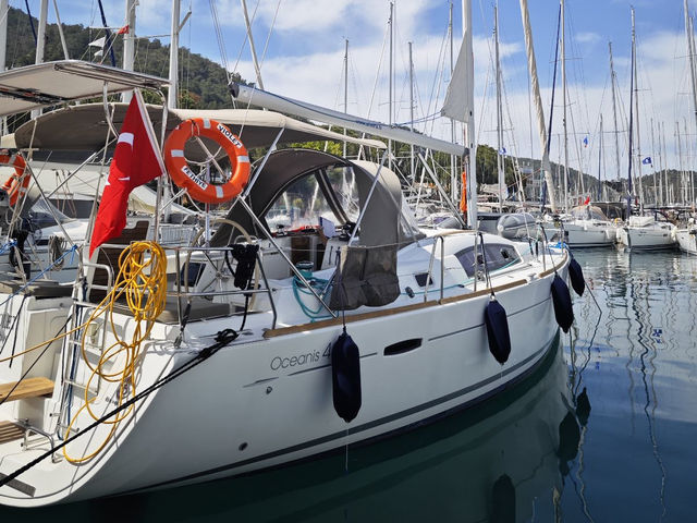 Beneteau 40 Violet