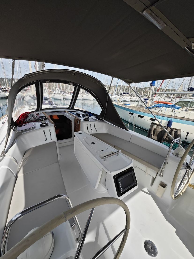 Beneteau 40 Violet