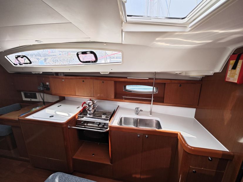 Beneteau 40 Violet