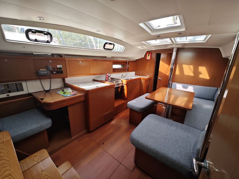 Beneteau 40 Violet