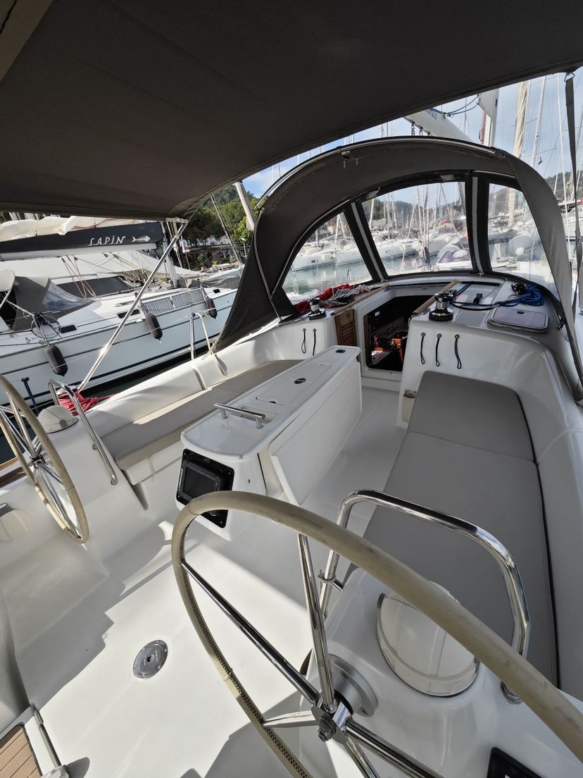 Beneteau 40 Violet