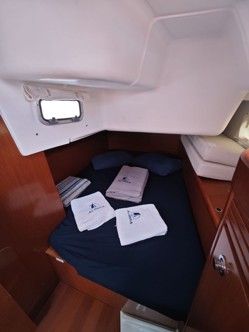 Beneteau 40 Violet