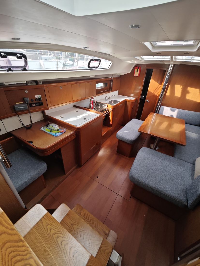 Beneteau 40 Violet