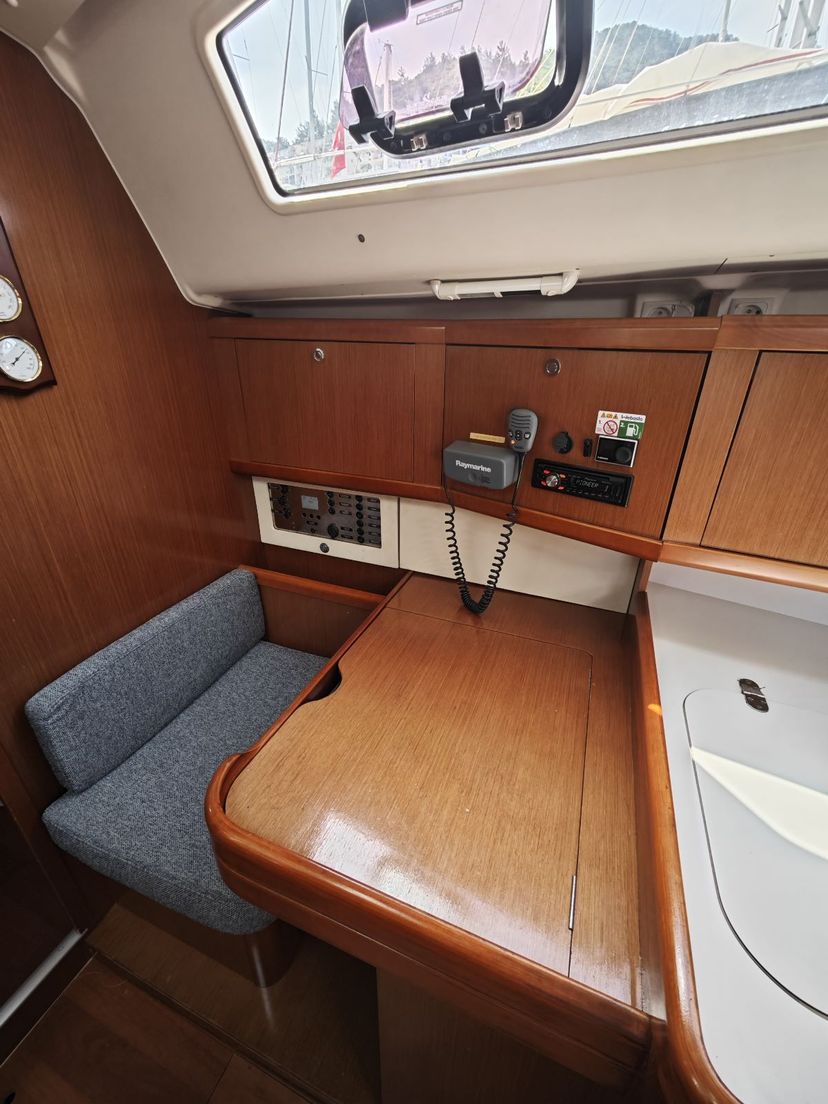 Beneteau 40 Violet