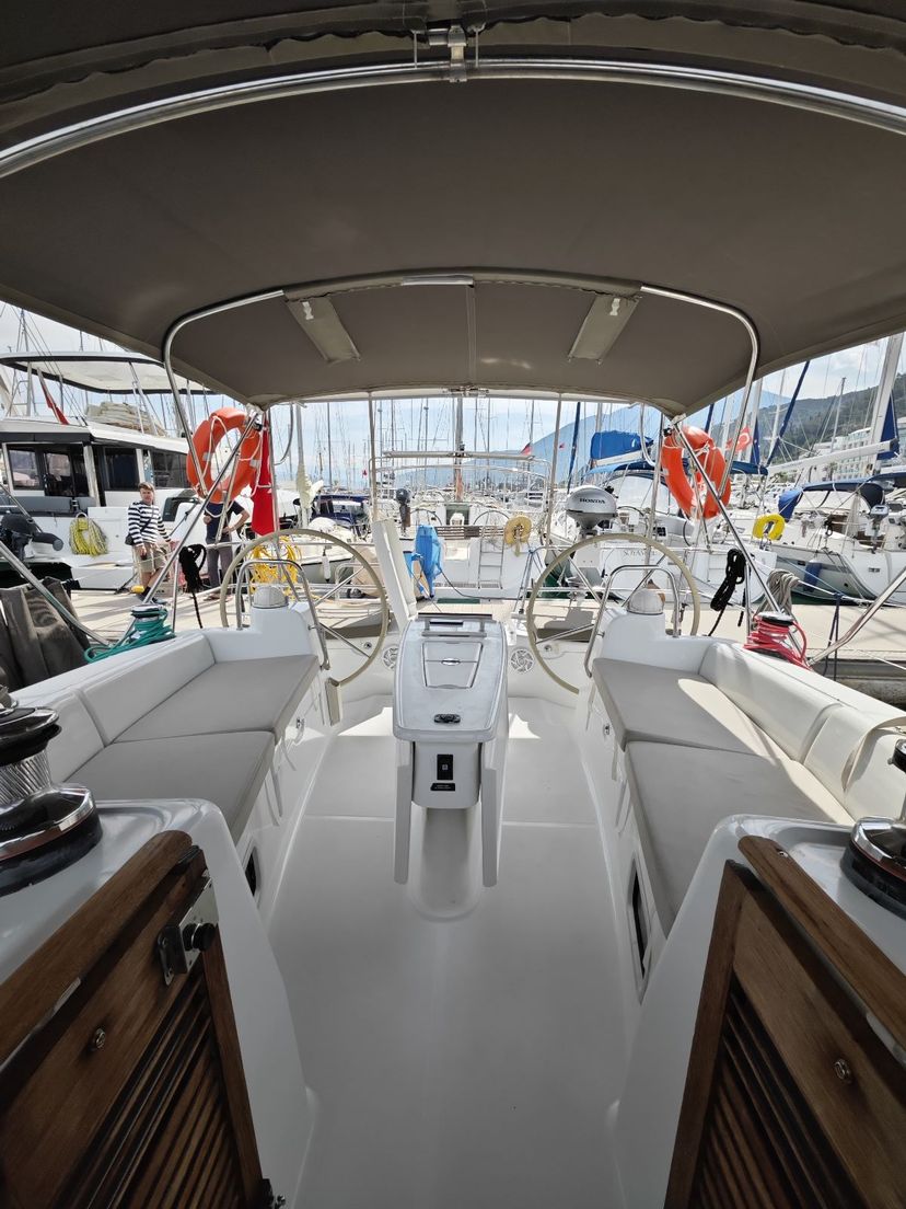 Beneteau 40 Violet