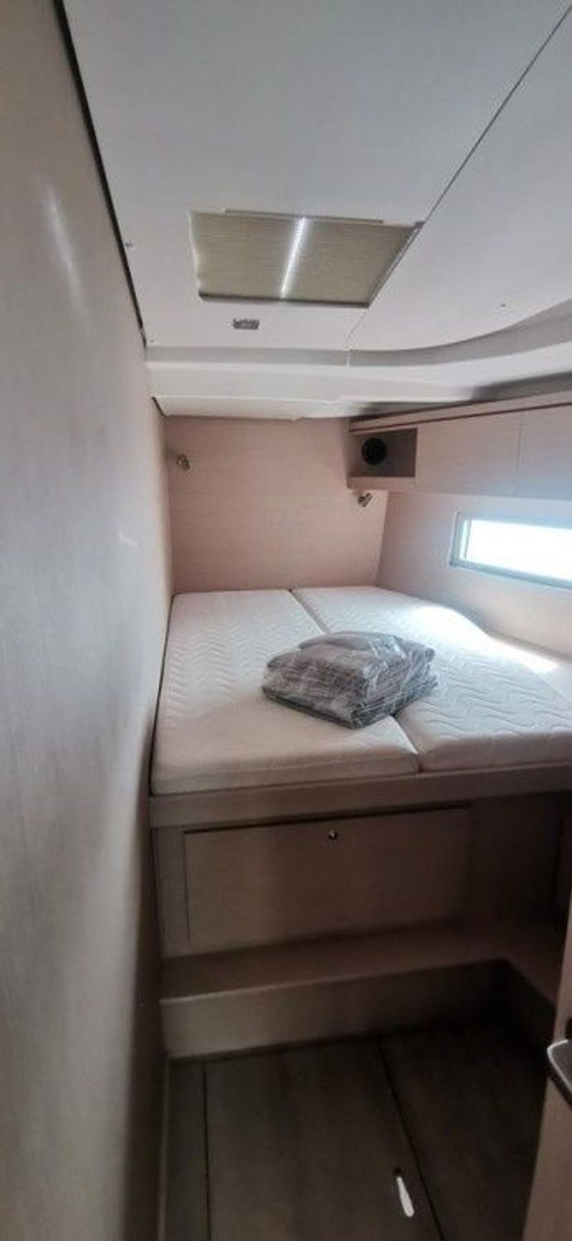 Beneteau OCEANIS 51.1 LIVING IN SEA (generator, air condition, teak cockpit, pearl grey hull, 1 SUP free of charge)